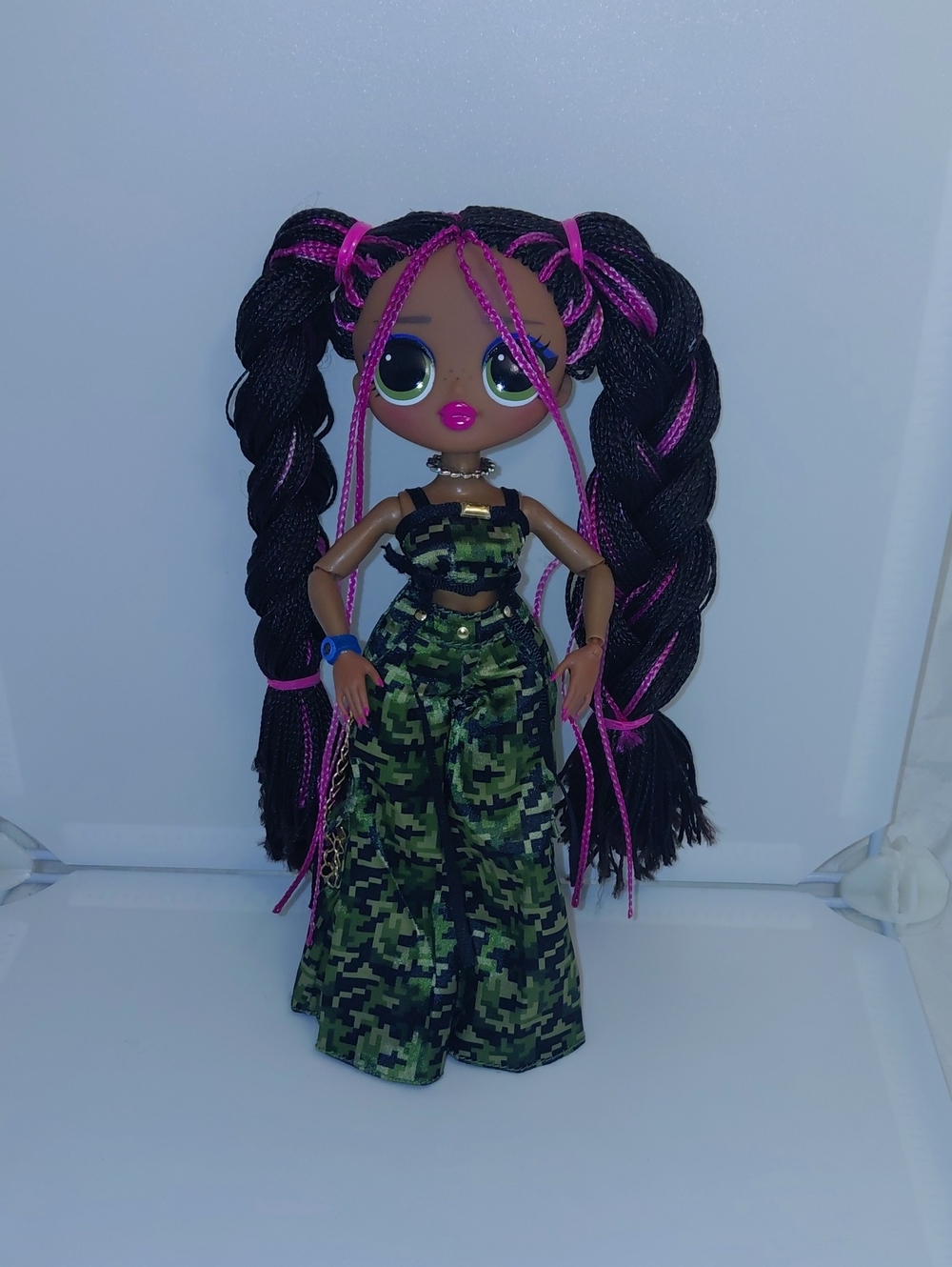 LOL Surprise OMG Honeylicious Fashion Doll 